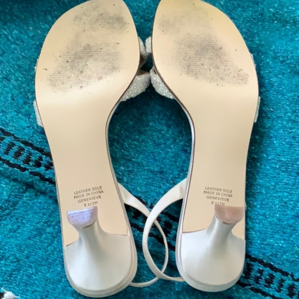 Karen Scott Pearl & Satin Dress shoes, size 8.5 - Picture 3 of 4